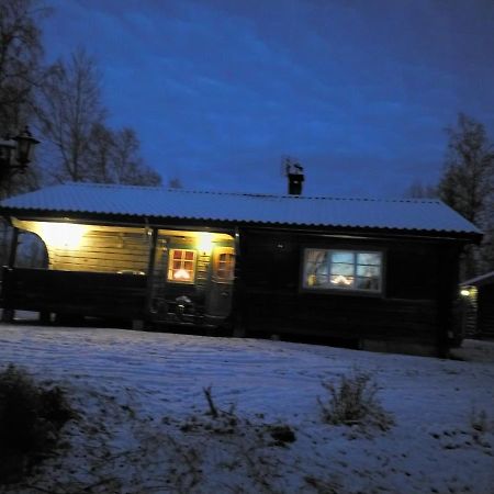 Mysig Timmerstuga Vid Sjoen Bjoerken 34 Roennsudden Grangarde Exterior photo