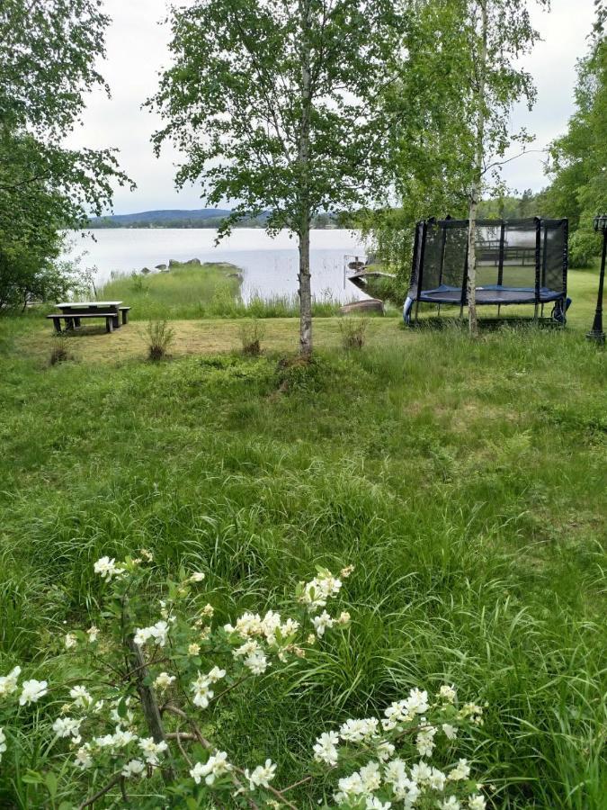 Mysig Timmerstuga Vid Sjoen Bjoerken 34 Roennsudden Grangarde Exterior photo